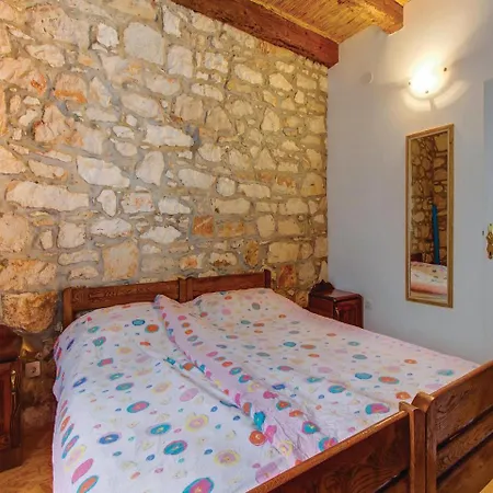 Apartamento Amazing In With Wifi Susak